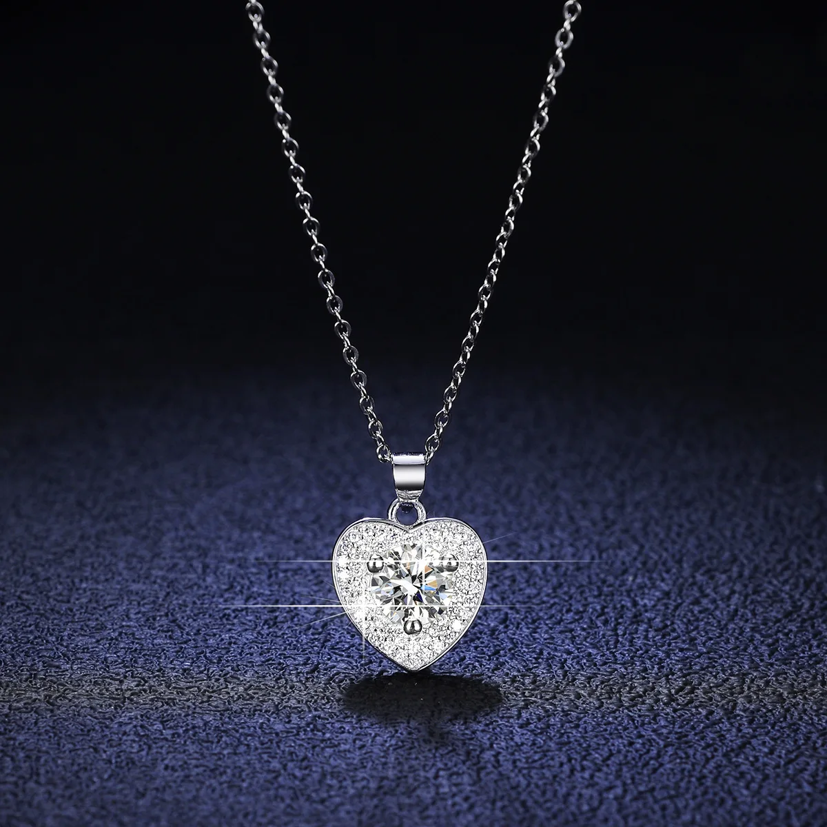 

Boutique PT950 platinum necklace pendant 1 carat moissanite clavicle chain ladies fashion platinum heart-shaped pendant