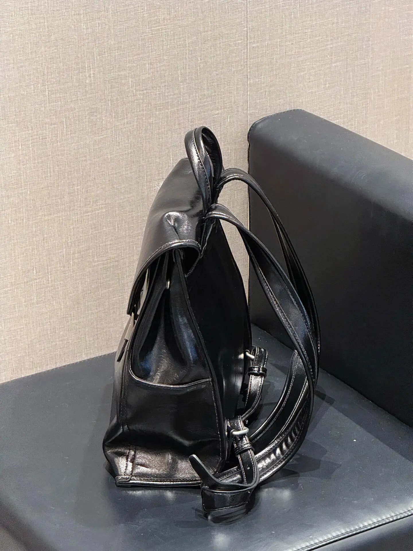 

2025 New Niche Backpack for Women Large Capacity Student Class Commuting Backpacks Versatile and Lightweight Bag