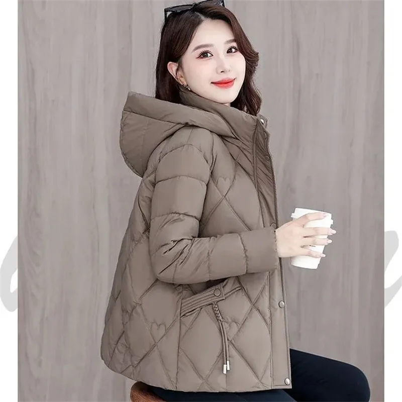 Veste courte d'hiver pour femmes, vêtements chauds, bouffants courts, légers, à capuche, rembourrés en coton, pour étudiantes, nouvelle collection 2025