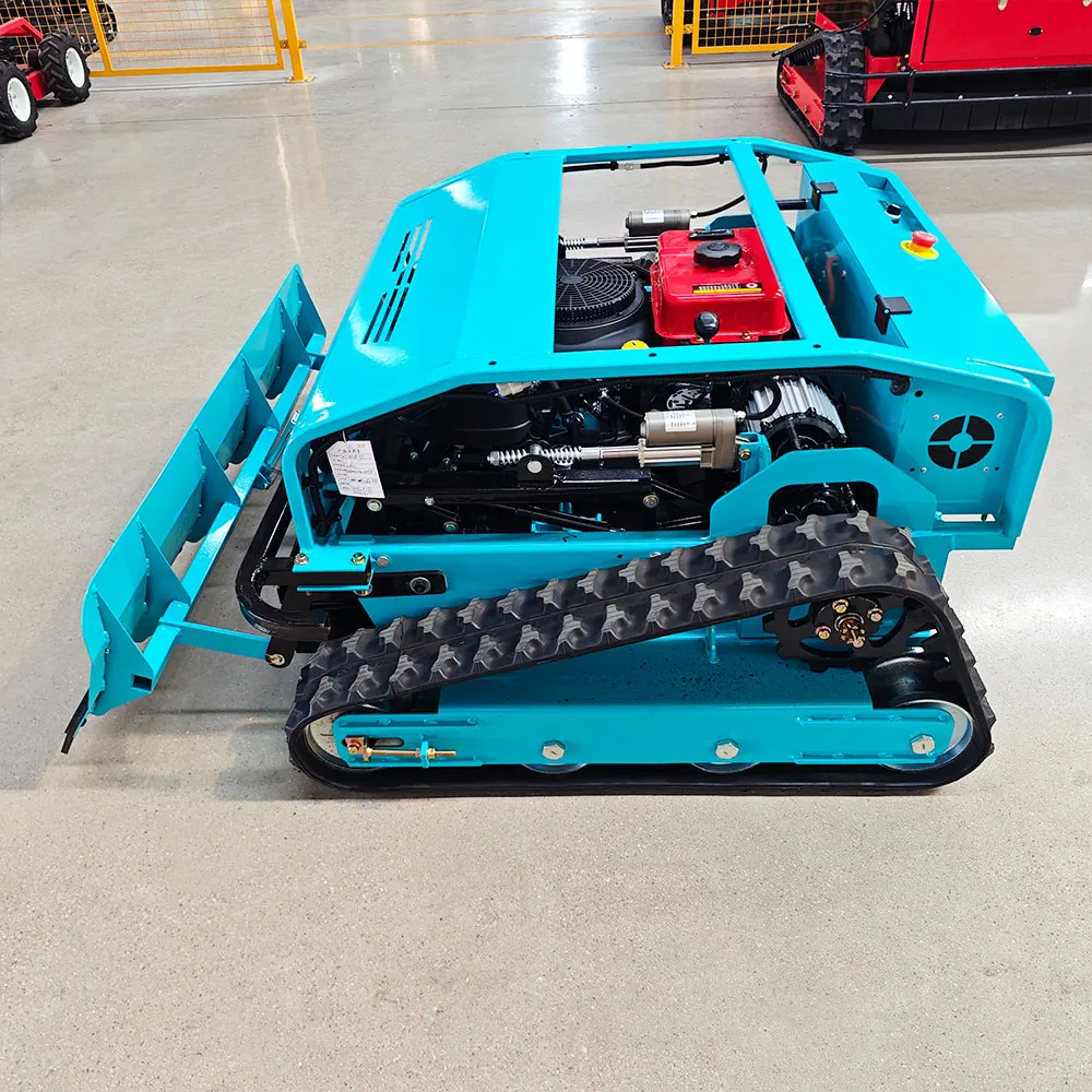 جزازة العشب التي يتم التحكم فيها عن بعد مع ملحق محراث الثلج، جزازة العشب الروبوتية ذات المنحدر العادق المطبق على حديقة الحديقة