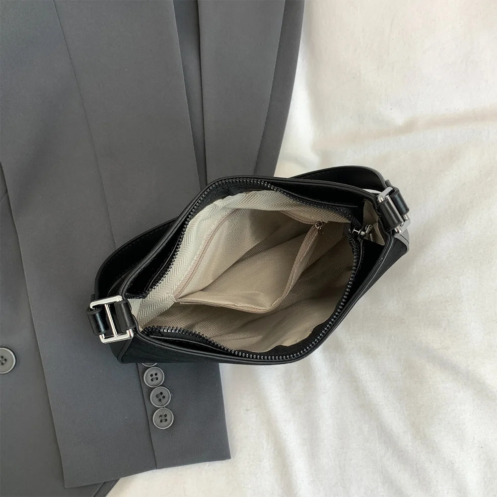 

Women Faux Suede Shoulder Bag Fashion Underarm Bag Large Capacity Stylish Armpit Bag Patchwork Trendy Handbag Outdoor Travel Bag