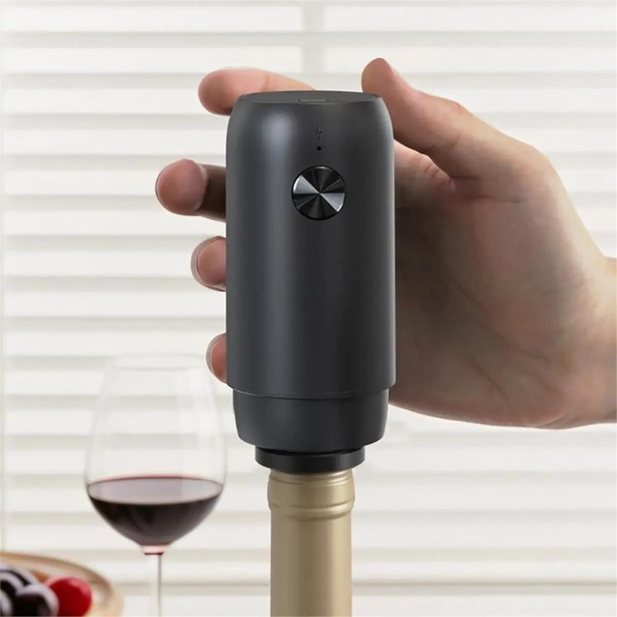 828 Mega Sale Automatic Wine Saver Set Reusable Vacuum Bottle Sealer Stopper with Wine Preserver Pump Airtight Leakproof