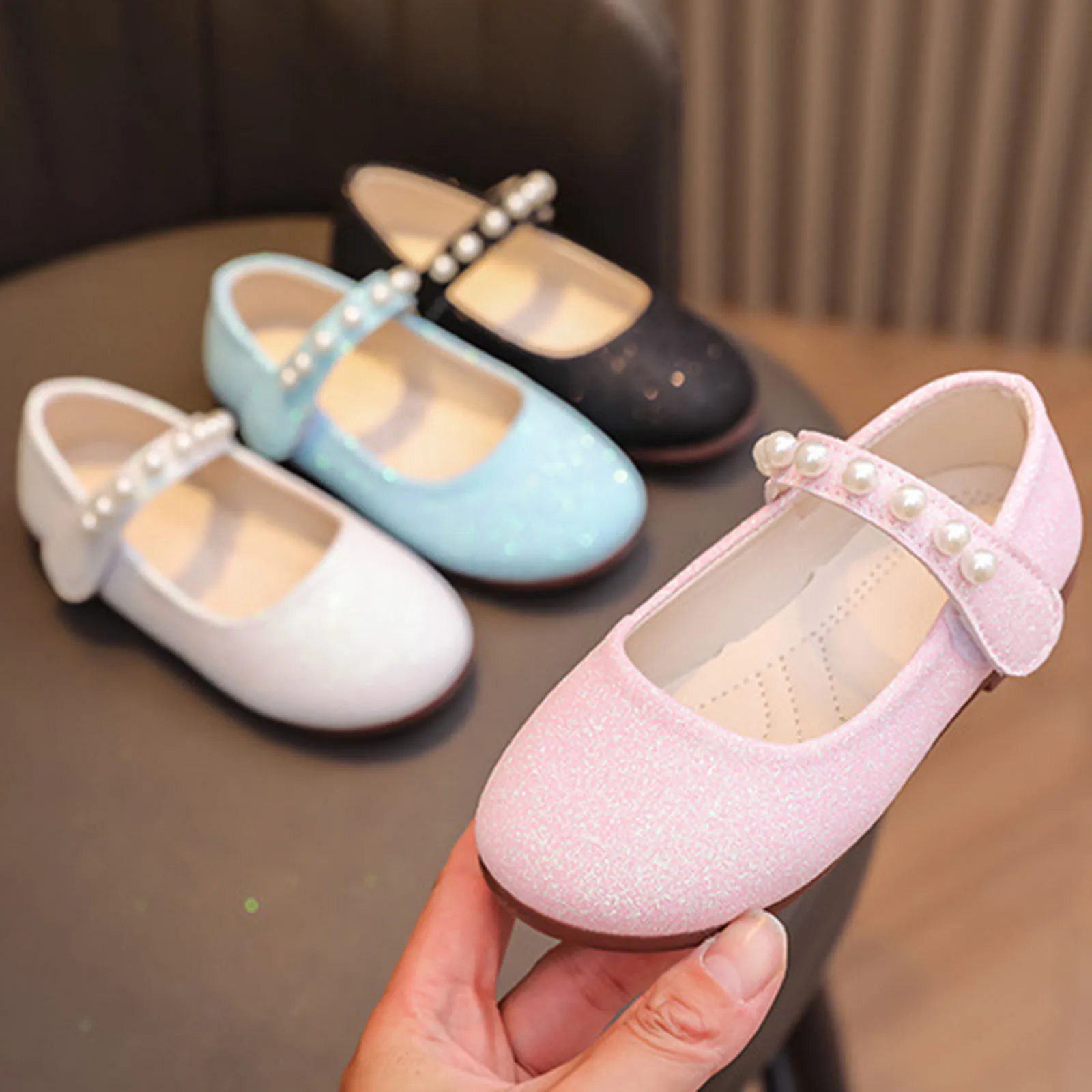 

Sandals Toddler Girls Girls Sandals Fashion New Pattern Solid Pearl Decoration Cute Flat Bottom Valentine Slippers for Girls