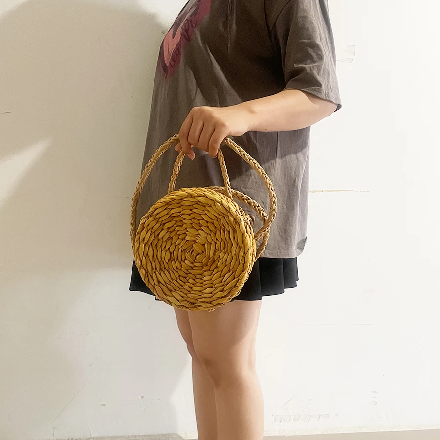 

2024 New Handwoven Corn Peel Round Shoulder Bag for Women Cute Purses and Handbags Summer Beach Satchel