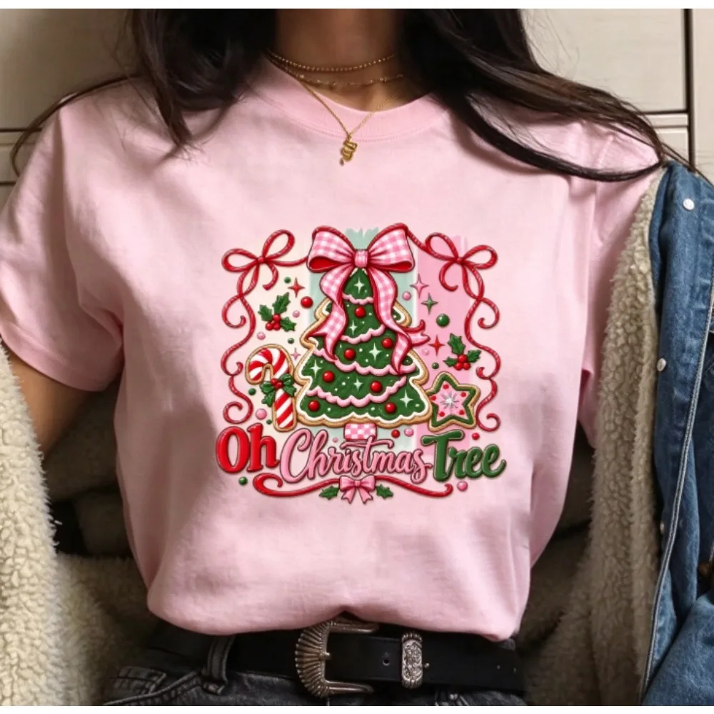 Women Light Pink Short Sleeve Tee, Cute Pink Bow Christmas Tree Cookie Graphic Oh Christmas Tree Casual Shirt