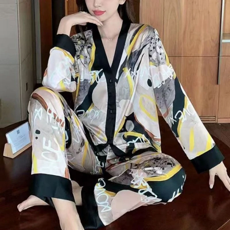 Women\'s long-sleeved ice silk pajamas two-piece set of printed high-end ice silk can be worn outside can be worn at home spring