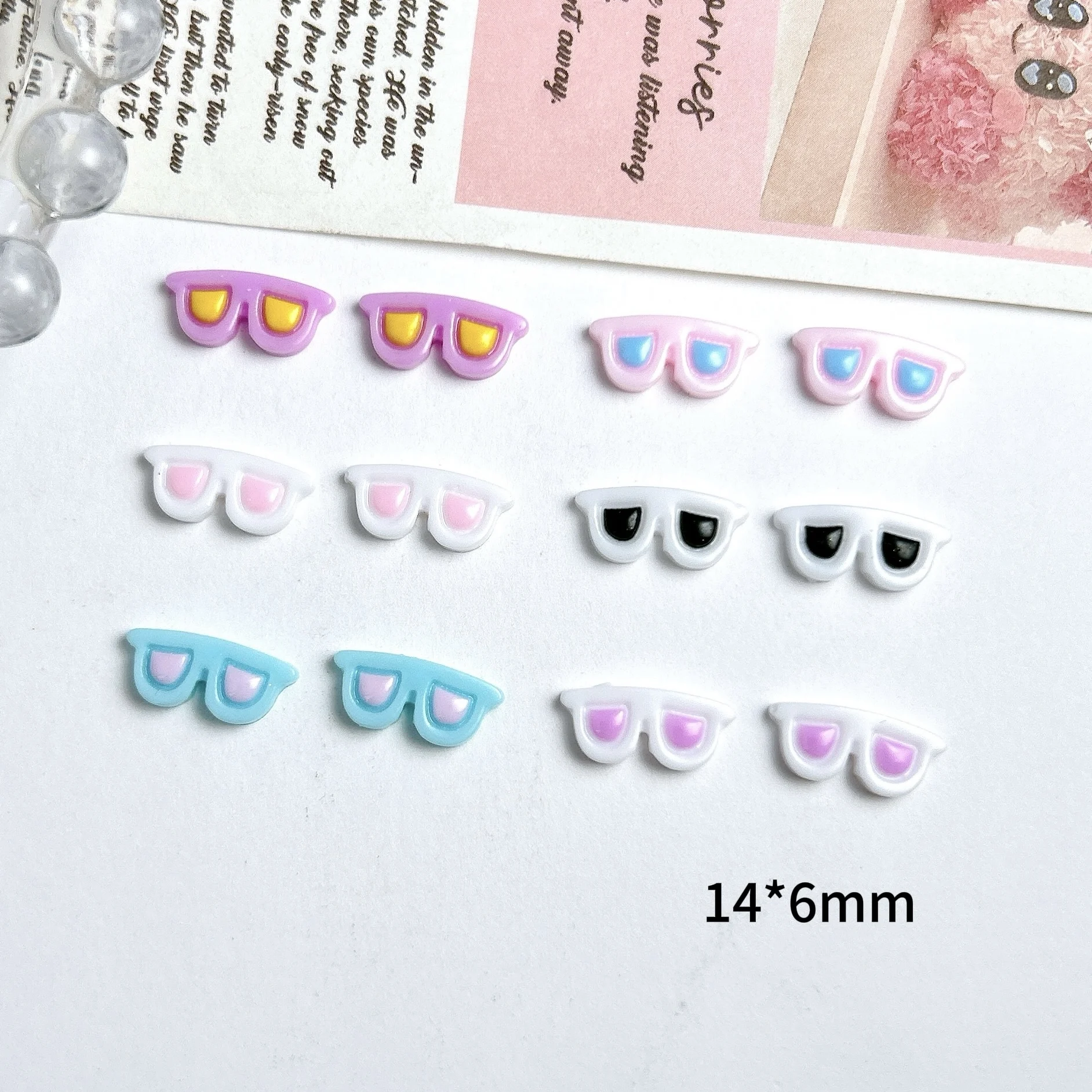 50PCS Luminous Quirky Sunglasses Nail Charms Kawaii Colorful Creative Glasses Resin Nail Art Decorations for DIY Pendant Nails