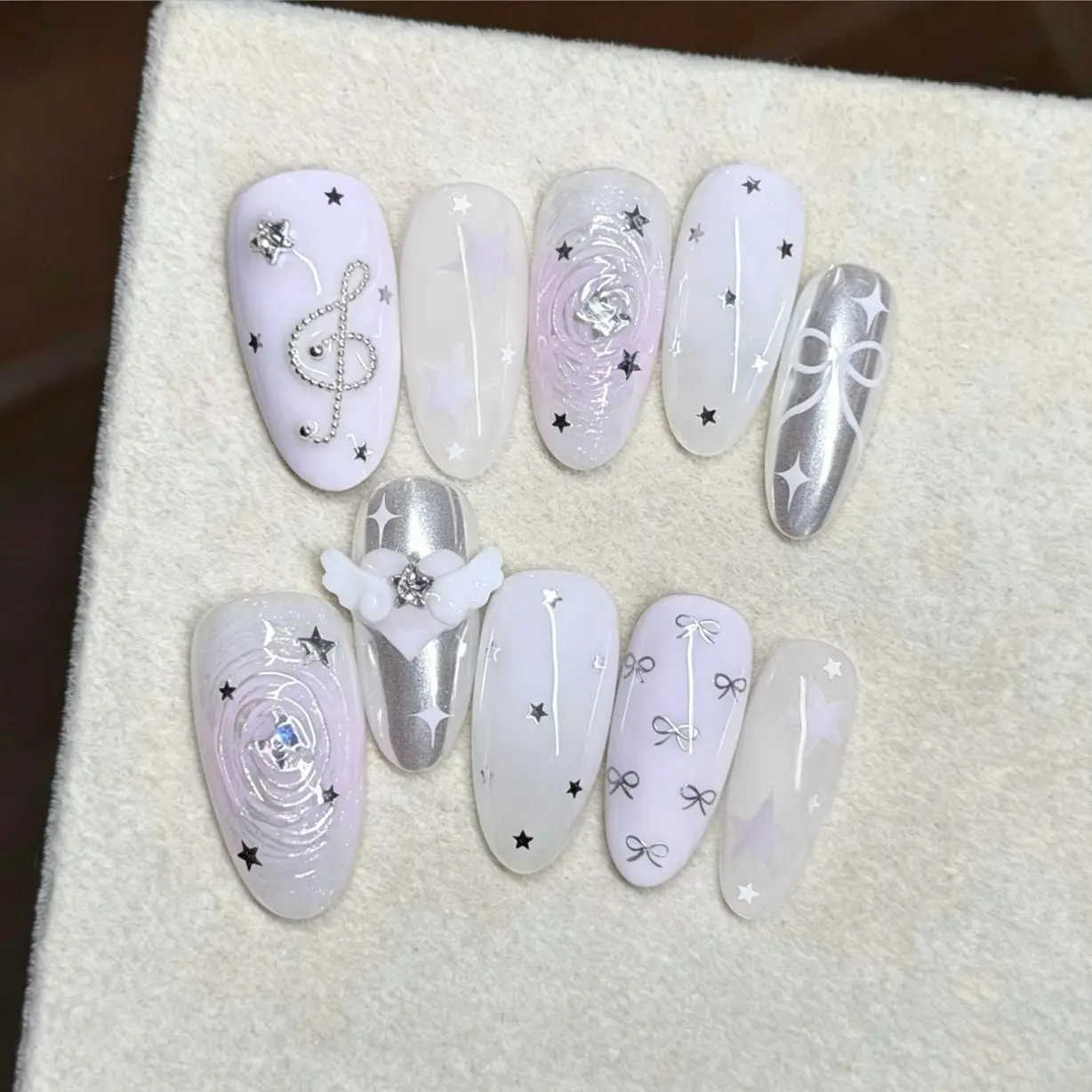 10 pièces de faux ongles à presser Y2K, forme ellipse, style doux et charmant, portables, réutilisables, avec motifs étoiles brillantes, ailes de diamant et points ondulés, couvrance totale