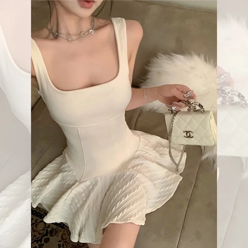 バレエスタイルスクエアカラーウエストシンチストラップドレス春秋新作ボトムaラインふわふわショートスカート婦人服