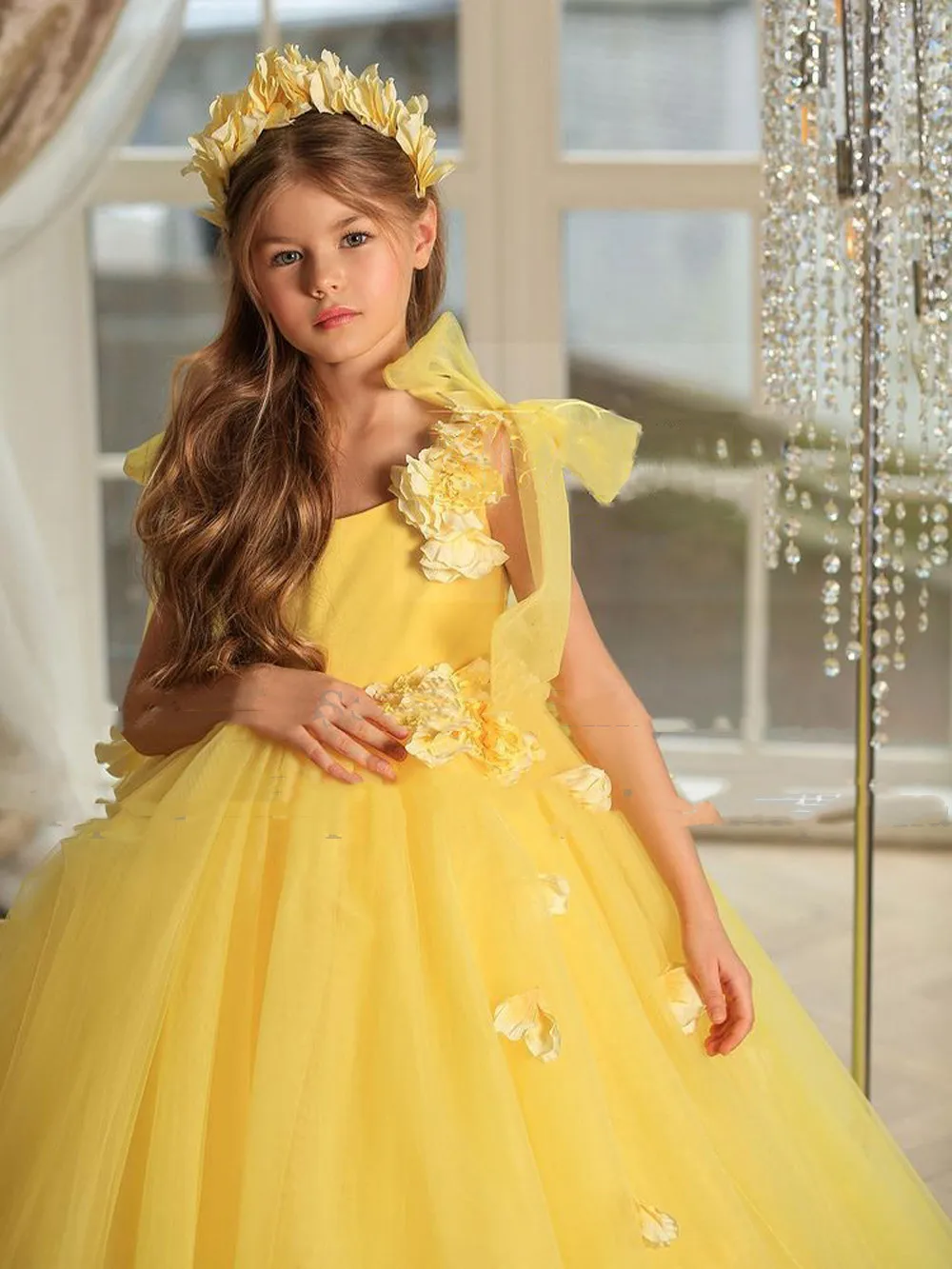 Vestido de baile amarillo de flores para niña, cuello redondo, sin mangas, lazo de flores, vestidos largos de primera comunión, Princesa, tul suave, desfile