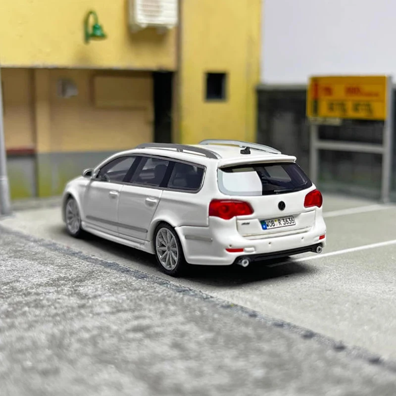 

JEC 1:64 R36 Универсал из сплава, имитация модели автомобиля, статическая коллекция, украшенные праздничные подарки, игрушки