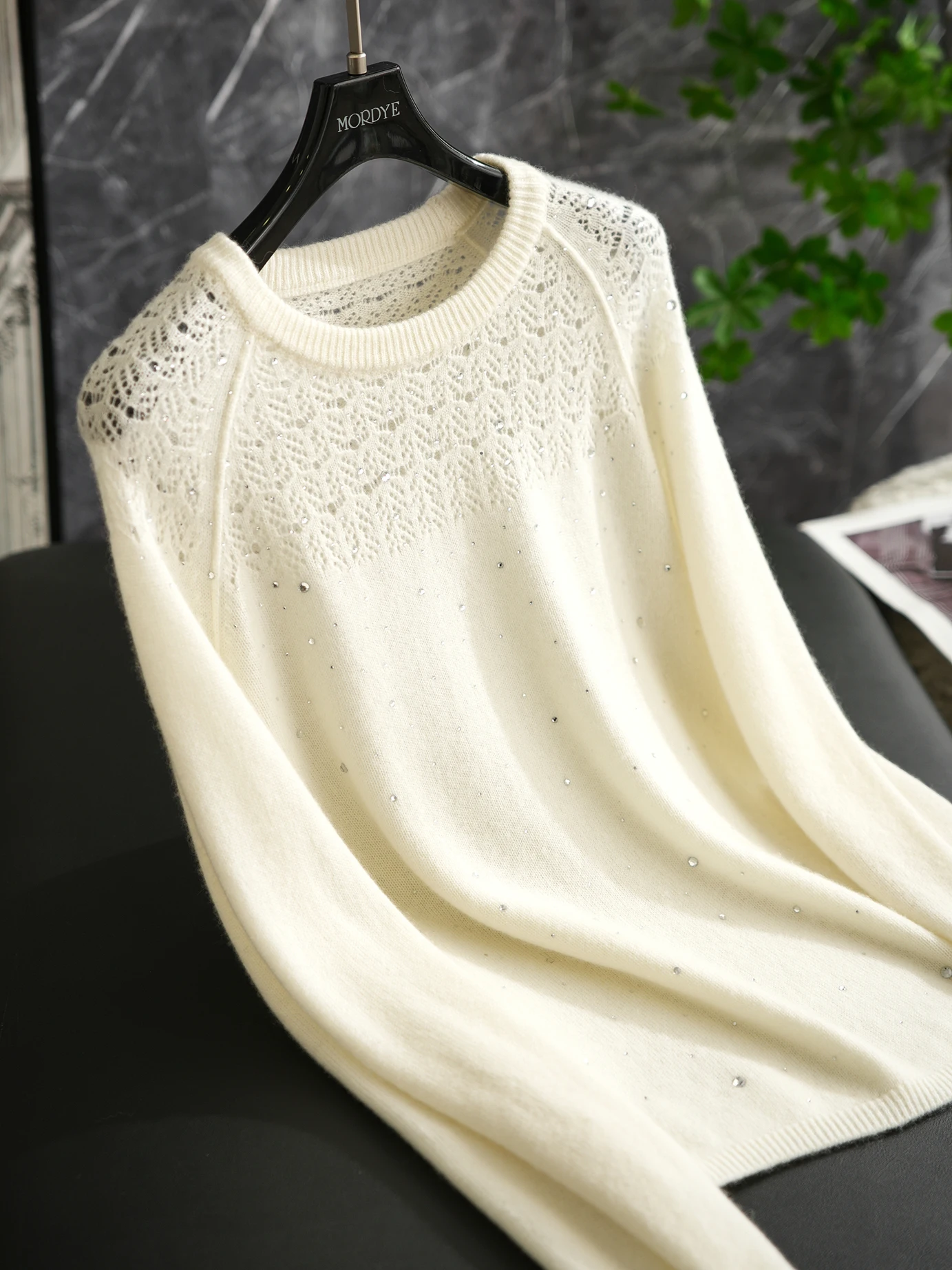 

Star-approved Base Layer Knitwear Hollow-out Design 30% Camere Woolen Sweater Ele Proportional Height Illusion