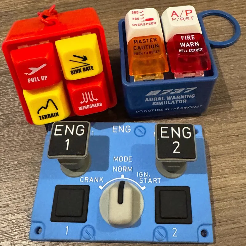 Модные забавные красные самолеты с рисунком аварийной сигнализации, брелки для ключей, модель клавиатуры, украшение 737, модель брелока, украшение для дома, поделки