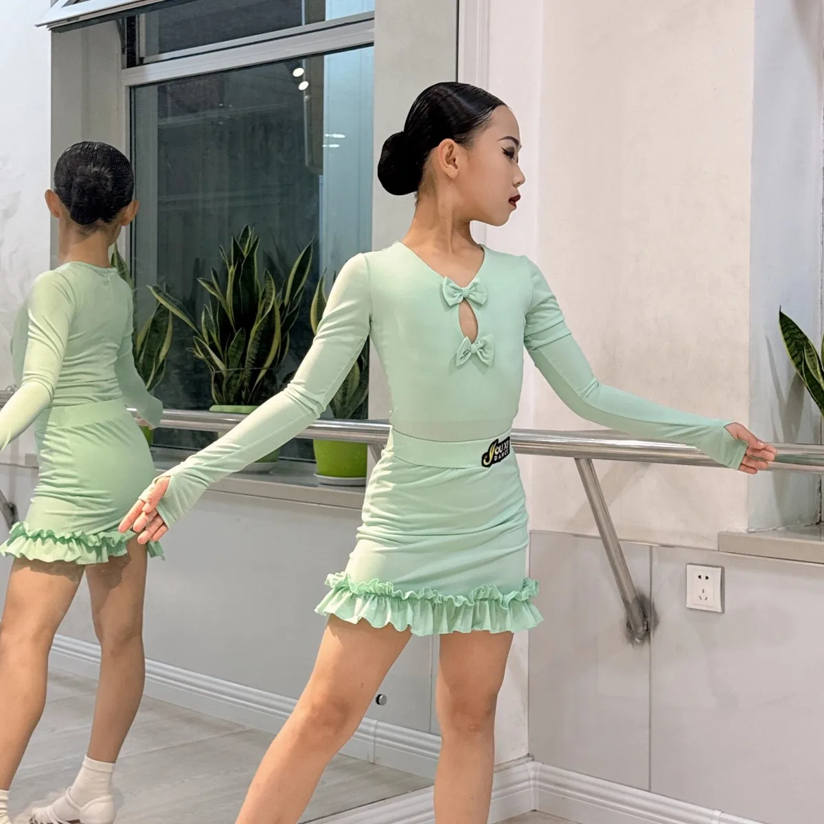 Costumes de spectacle de danse latine pour filles, jupe fendue à manches longues, vert, Chacha Rumba Tango, vêtements latins, nouvelle collection 2025 XH3735