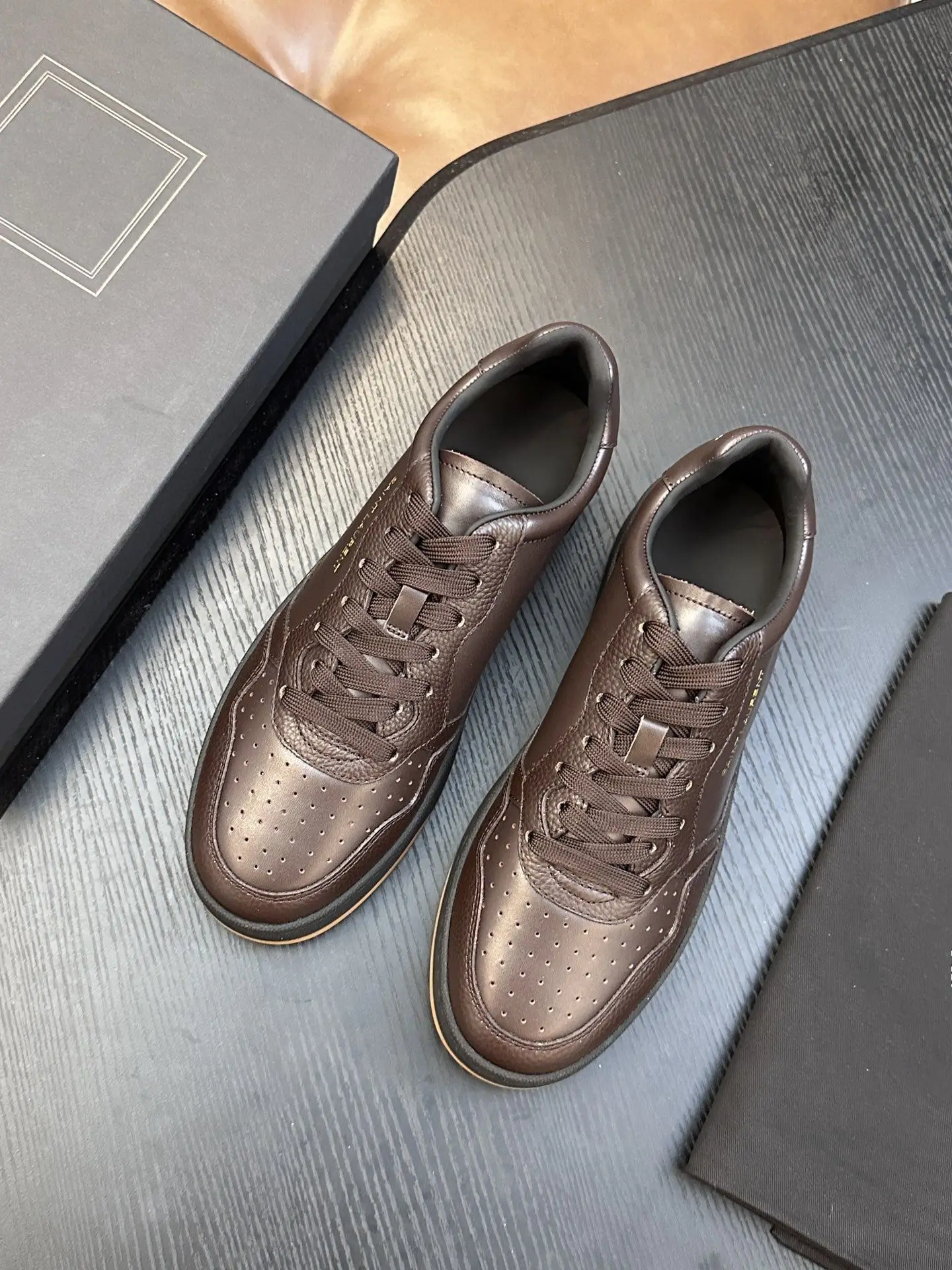 Unisex Dark Brown Grain Leather Low Top Sneakers Perforated Breathable Casual Shoes Flat Vintage Street Skate Footwear for Men Women