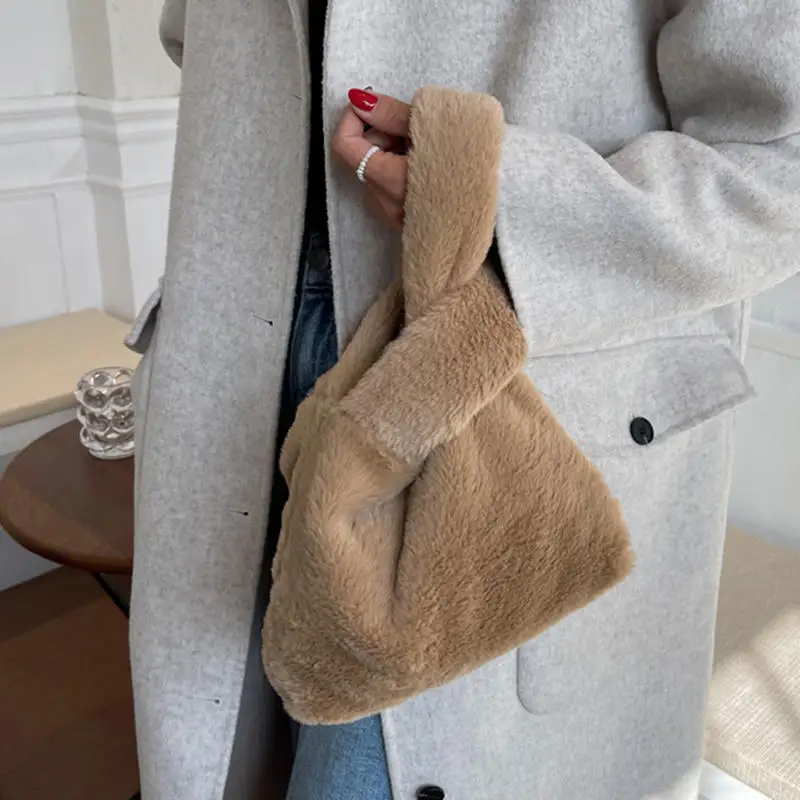 

Women Velvet Handbag Underarm Bag Soft Plush Small Shoulder Bag Warm Plush Handbag Winter New Tote Bag Ladies Clutch 2025