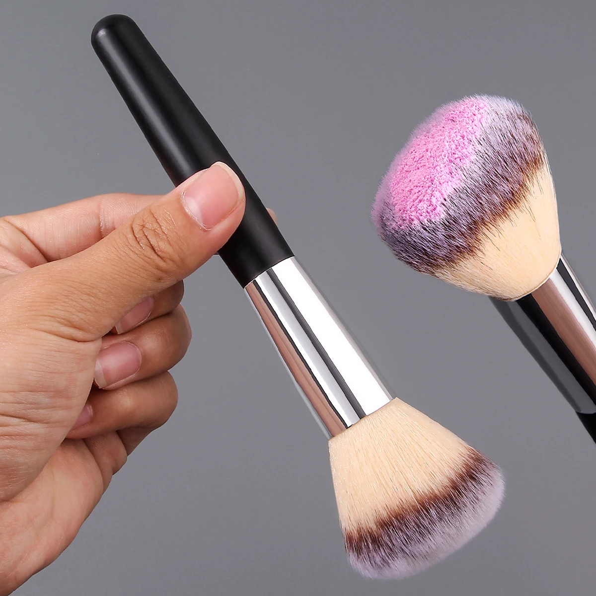 Pincel de maquiagem com cabo de madeira simples, pincel solto clássico preto e prateado, grande pincel de blush de cabelo de nylon fofo