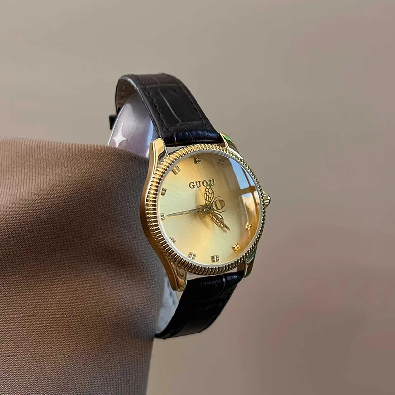 

New Trendy And Fashionable Women'S Watch, Red Leather Strap Quartz Watch, A High-End Luxury Women'S Wristwatch As A Gift.