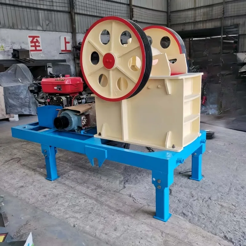 ในสต็อกมือถือดีเซลเครื่องยนต์แบบพกพาคอนกรีต Rock Gold Mining Stone แร่เหล็กขนาดเล็ก Jaw Crusher รายชื่อราคา PE150 * 250 1-3 T/H