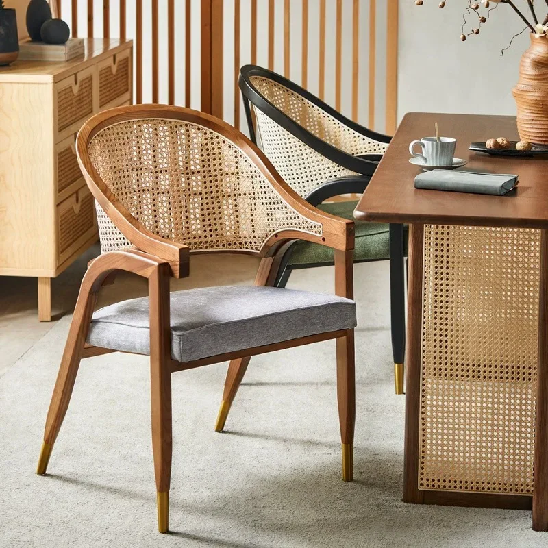 Nordischer einfacher Retro-Freizeitstuhl aus massivem Rattan mit B & B-Hotelrückenlehne, Designer-Modellzimmerempfang