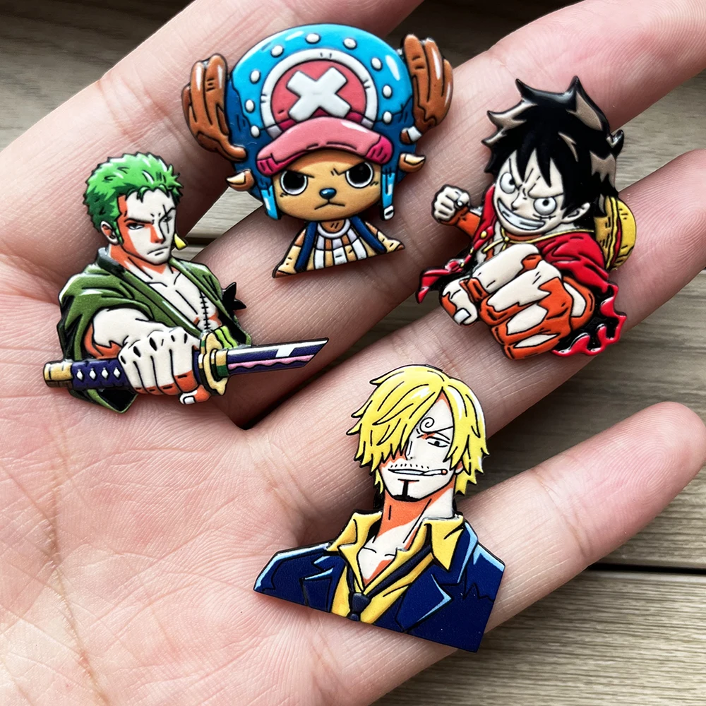 4-teiliges Set Cartoon-Piraten-Emaille-Pins, Anime-Abenteuer-Charakter-Anstecknadeln, Manga-Helden-Metallbroschen für Jacken und Rucksäcke