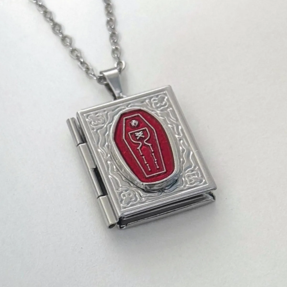 القوطية الرعب التابوت كتاب قلادة للنساء رجل موضة الساحرة مجوهرات اكسسوارات فضية اللون خمر الجمجمة كتاب قلادة ساحرة