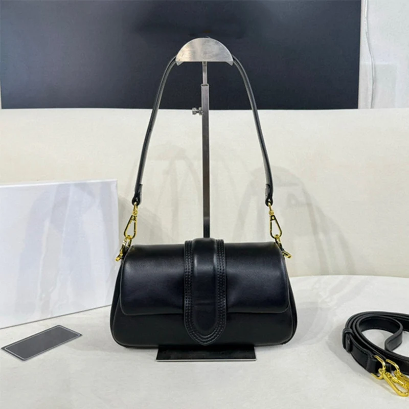 

A simple and luxurious single-shoulder underarm bag with a lady logo, a two-layer cowhide hand-held pillow bag, and a gift box