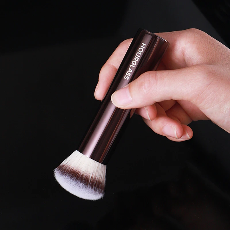 Hourglass Finish Makeup Brush Seamless Finish Foundation Brush Soft Fiber Hair Fashion Design Single Face Brush Metal Quality