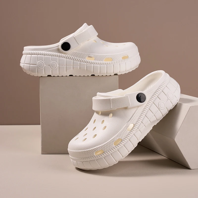 

A pair of children's summer front-cover hole shoes, soft and comfortable slippers, size 30/31-38-39，QT-339