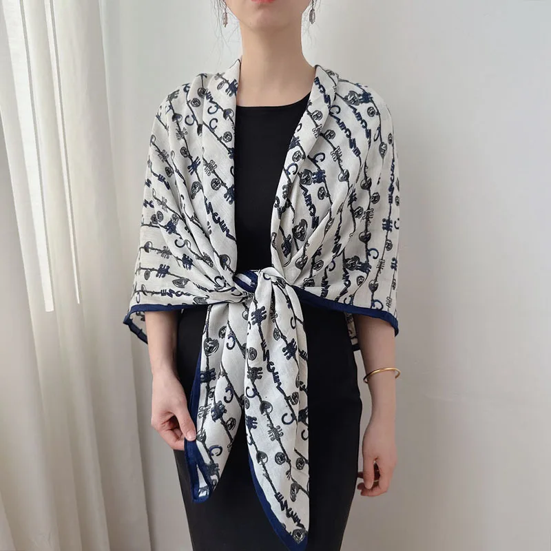 

Elegant blue light luxury and elegant square scarf women130x130Hand-stitched, luxurious, heavy-weight, solid-colored scarf a