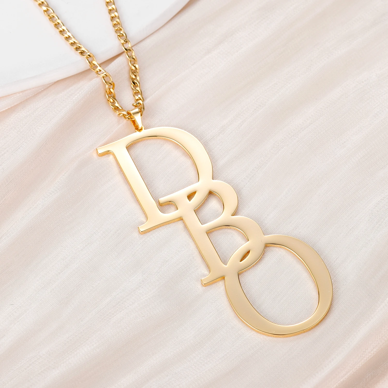 Stainless Steel Custom Connected Large Letters Vertical Necklace Unique Custom18K Gold Plated Accessory Necklace for Boyfriend