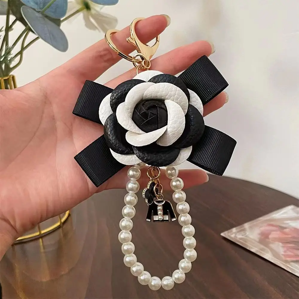 Elegant PU Leather Rose Camellia Flowers Imitation Pearls Chain Keychain For Women Trinket Ring Car Bag Pendent Charm X61