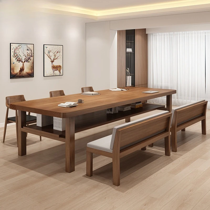 Moderner, einfacher Schreibtisch aus massivem Holz