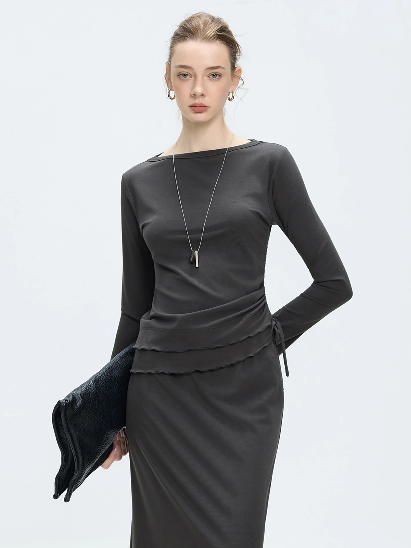 

L'U'R Design Sensation: Новая коллекция 2026 – Дышащая и комфортная футболка с длинным рукавом, однотонная, с завязками на талии, весна.