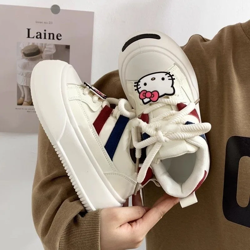 Scarpe bianche autunnali con testa grande Scarpe casual con fondo spesso da donna Hello Kitty Nuove scarpe sportive da pane per studenti delle scuole medie