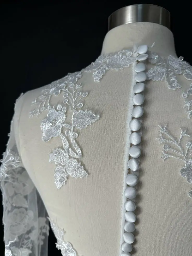 Lace Appliques Wedding Boleros Long Sleeves Bride Jacket V Neckline Formal Party Bridal Shrugs Women Capes Wraps image 2