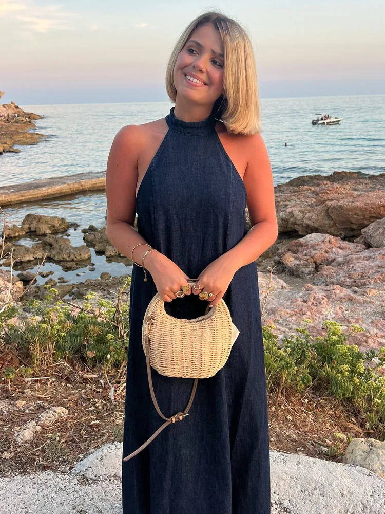 เดรสยีนส์ยาวทรงพลีทแบบคล้องคอ ดีไซน์หรูหราสำหรับผู้หญิง  ซิปหน้า แฟชั่นฤดูร้อน แขนกุด สีพื้น ทันสมัย