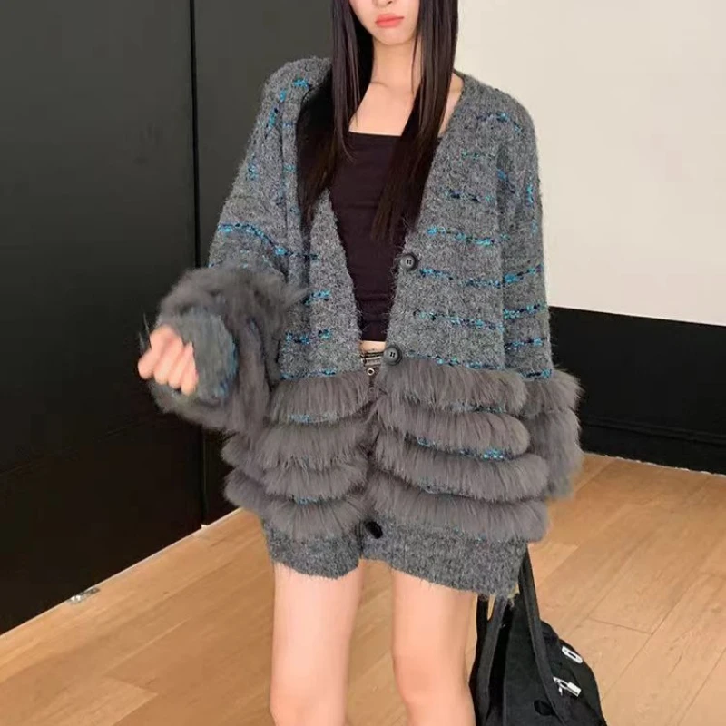 

Новый женский вязаный кардиган 2025 года, осень и зима, лоскутный дизайн из искусственного меха норки, возрастной свитер для женщин.