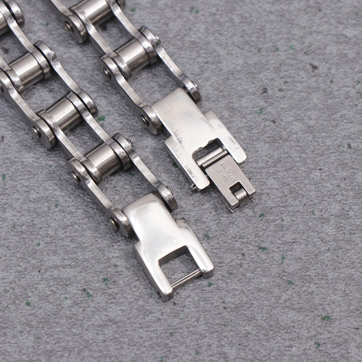 

1Pcs Creative Motorcycle Link Chain Bracelet Durable Clasp Jewelry for Special Occasions Biker Bracelet Link Chain Jewelry