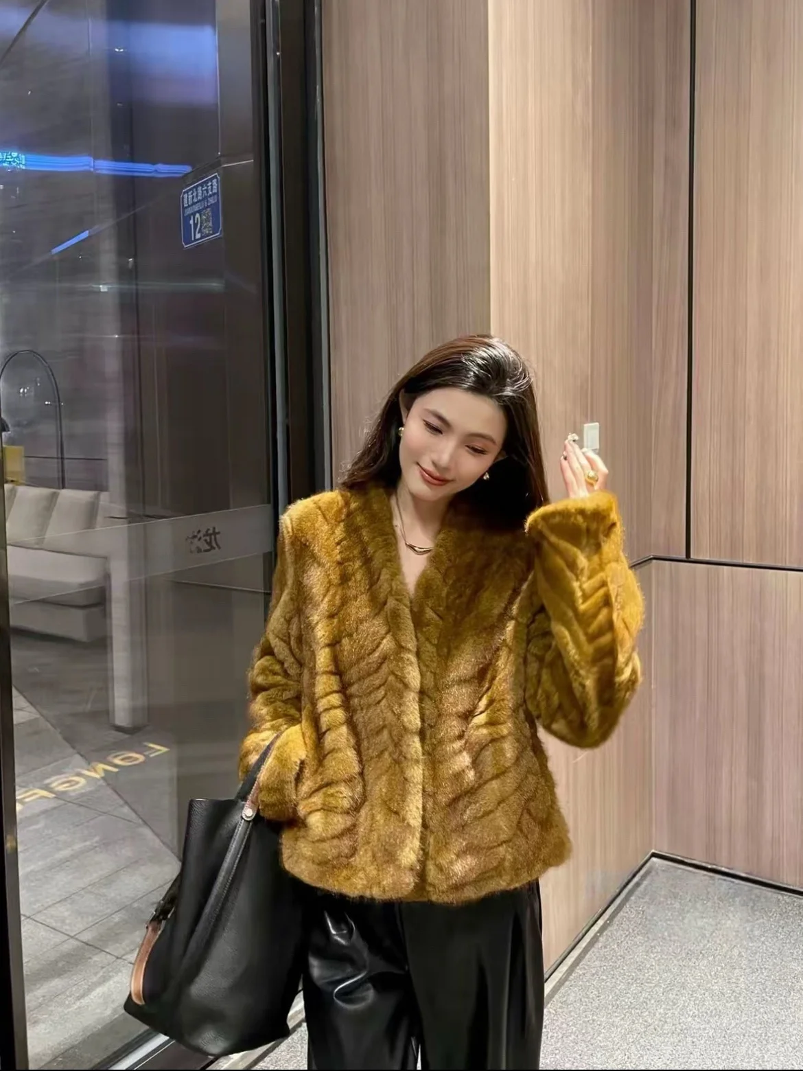 Ele V-Ne Faux Gold Le Mink Eco-Friendly Fur Coat Women's Winter High-End Inteated Skin And Fur Coat  and...