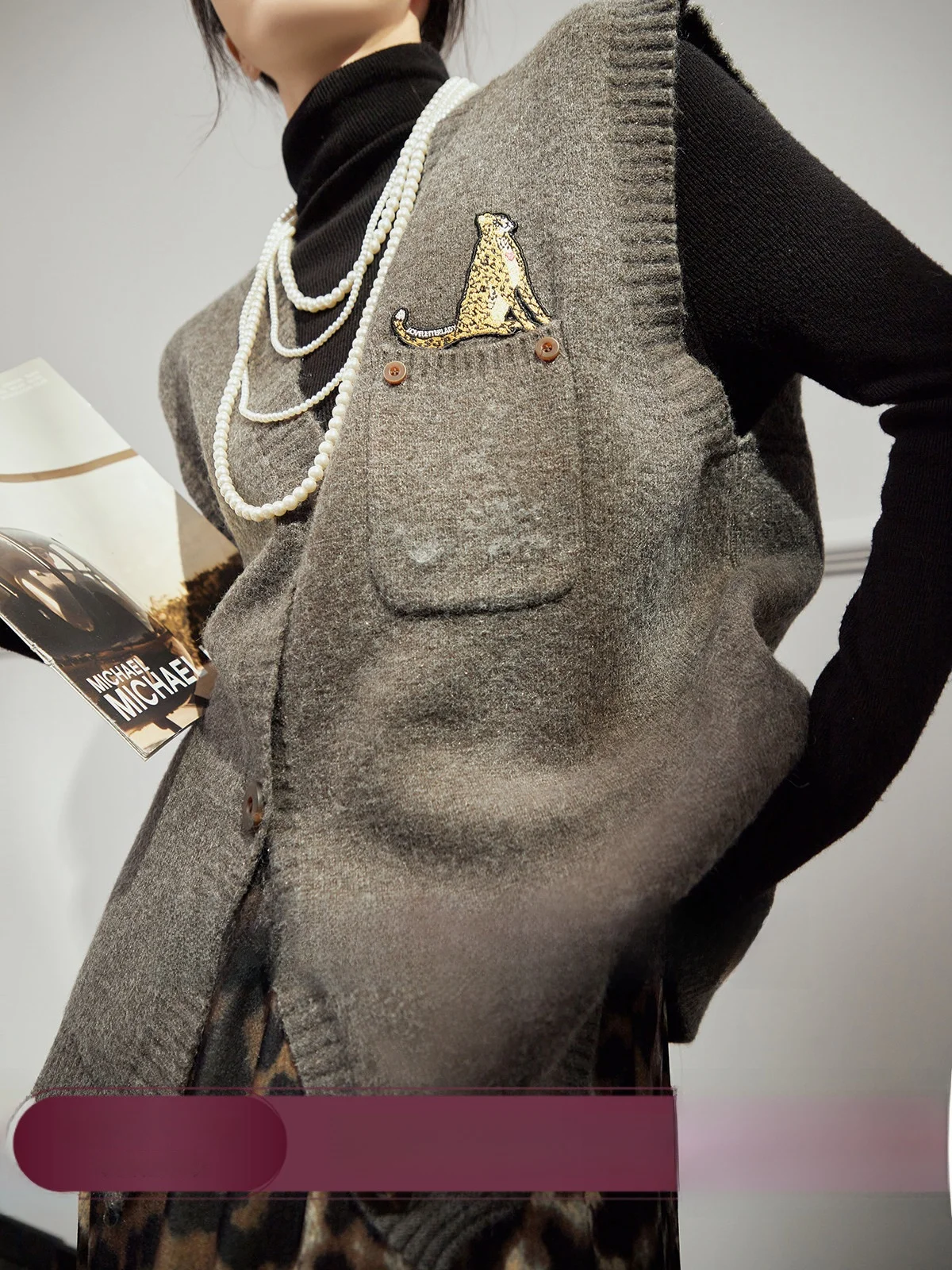 

Faionable Knitted Deep ey Women's Vest 2025 Autumn New Sle Uncle Ele Wind Outerwear V-Ne Regular Thin