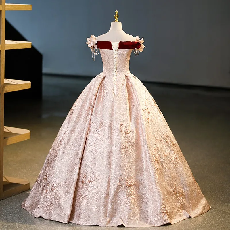 Eleganckie sukienki na quinceanera z odkrytymi ramionami Klasyczna luksusowa suknia balowa Słodka aplikacja Długość do podłogi Robe De Bal Dostosowane