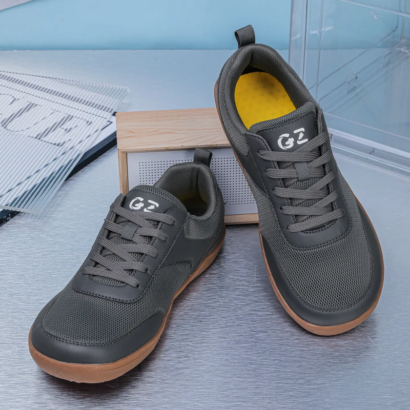 

Newoutdoorwide-fitshoesformenandwomen,suitablefor all seasons, available in four colors. Wider and larger, non-slip and durable.