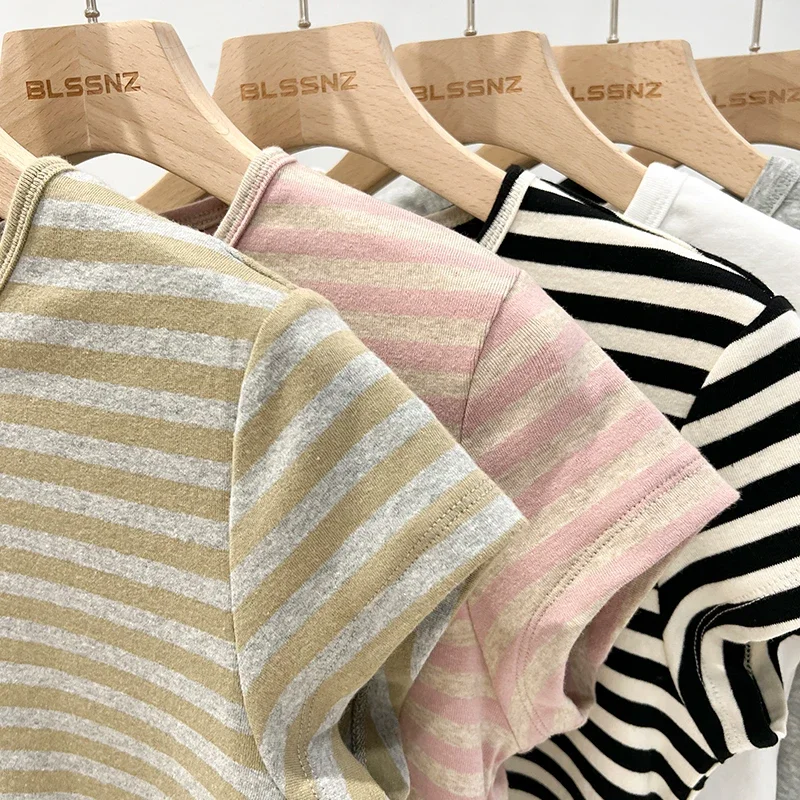 AOSSVIAO 2025 Camiseta informal de verano para mujer, camiseta ajustada de manga corta con cuello redondo, camisetas básicas lisas a rayas