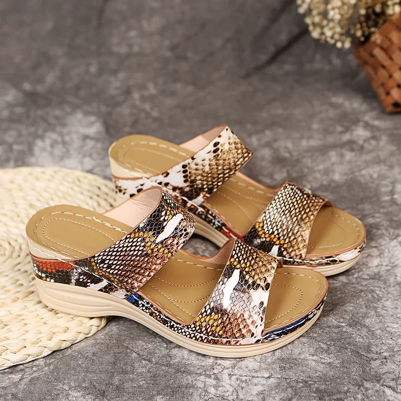 Retro Slippers for Women Summer Platform Sandals 2024 New Leopard Print Snake Pattern Women Shoes Comfy Wedges Beach Slippers