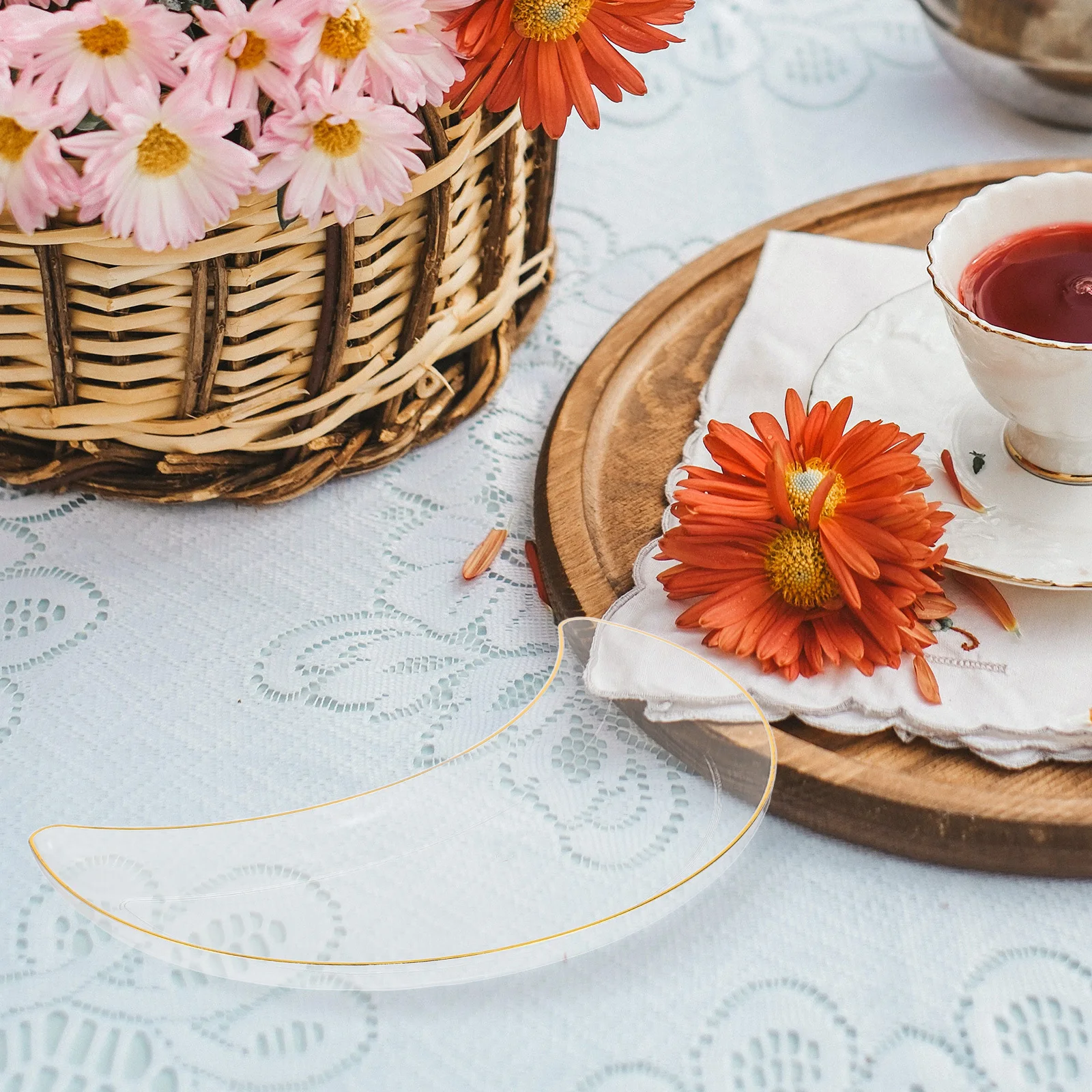 

Ramadan Moon Tray Eid Mubarak Reusable Plastic Food Tray Moon Shape Elegant Design Festive Decor Festival Plate