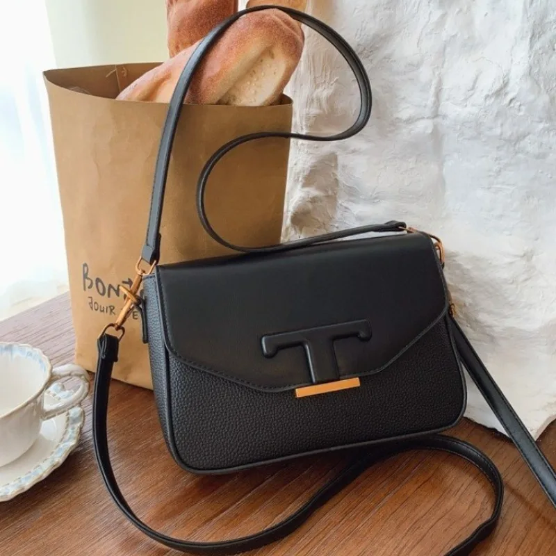 

Ladies Lovely Shoulder Bag Pretty Design And Charming Look Perfect For Feminine Style And Graceful Appearance