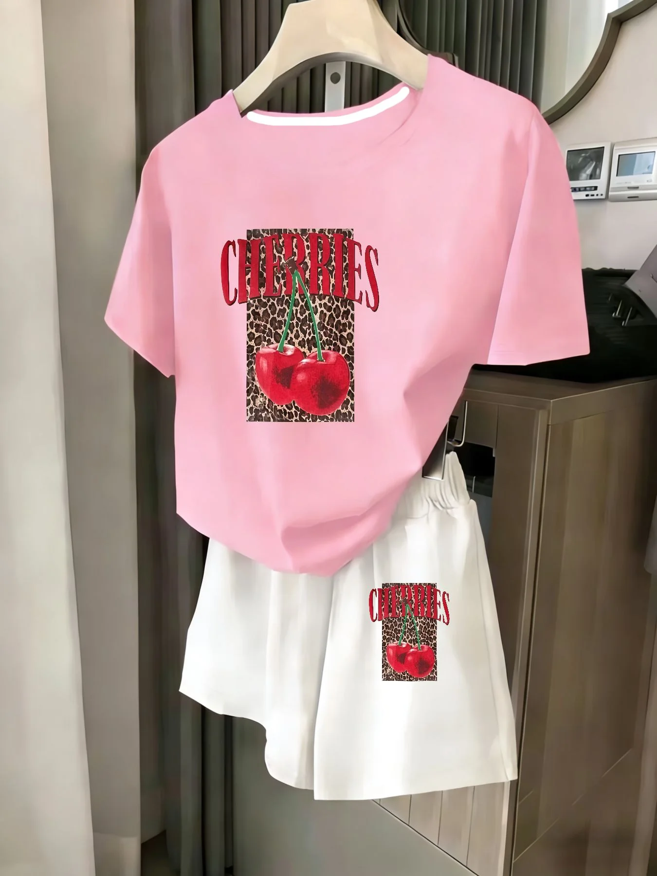 

Ladies 2-Piece Set Summer Beach Vacation Casual round Neck Short Sleeve Random Print T-Shirt Elastic Waist Shorts Suit Comfortab