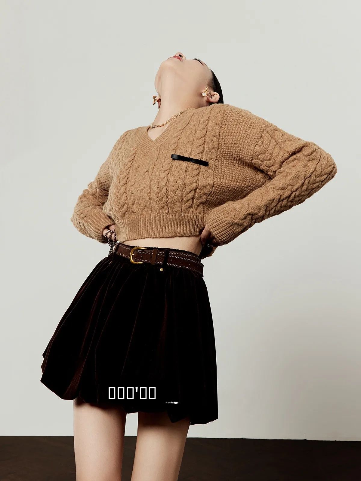 

Коричневый вязаный топ женский свободного кроя с V-образным вырезом для повседневной носки, весна 2026, новинка, модный, универсальный, укороченный