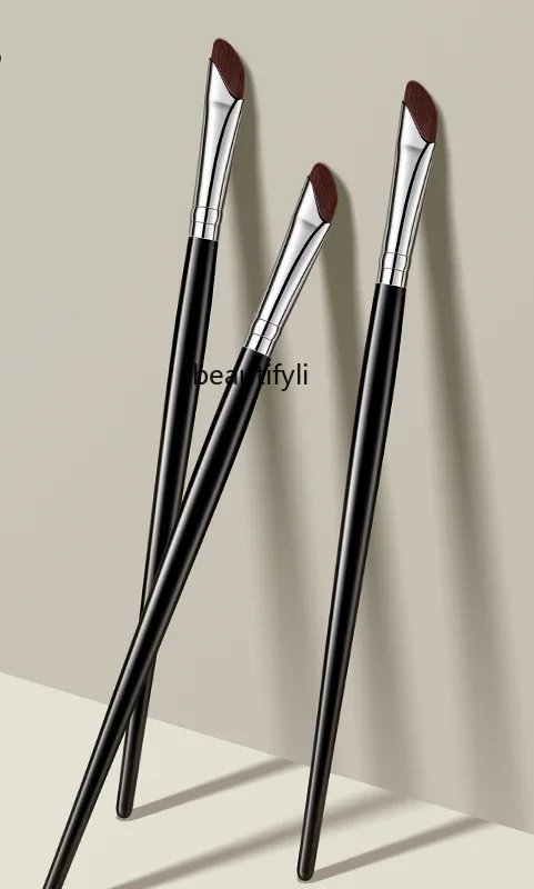 

Blade Eyeliner Brush Flat Sickle Bevel Extremely Fine Down to Aegyo sal Eyebrow Brush Detail Makeup Brush